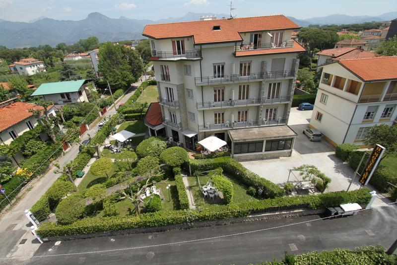 Hotel Montecarlo Lido di Camaiore Exterior foto